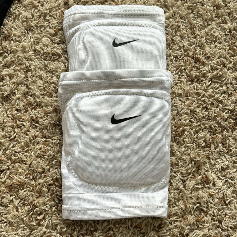 White Nike Knee Pads M/L